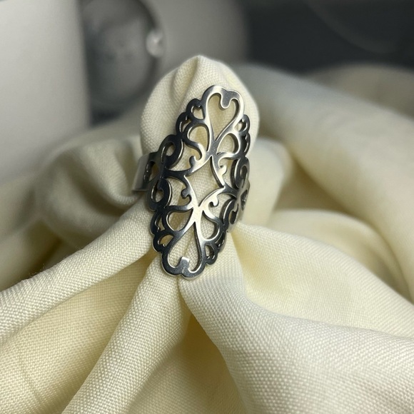 NWT, STAINLESS STEEL Silver láser Cut Pattern Woman ring , Size 6.5 - Picture 14 of 17